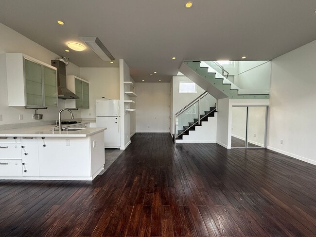Building Photo - The contemporary residential unit townhouse