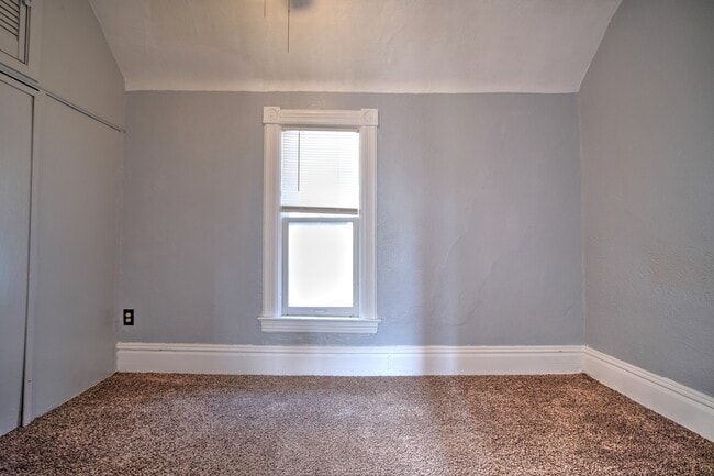 Building Photo - 998 Farrington St