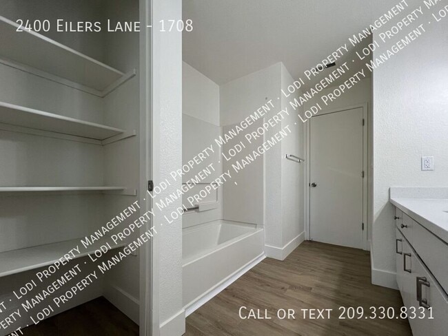 Building Photo - 2400 Eilers Ln