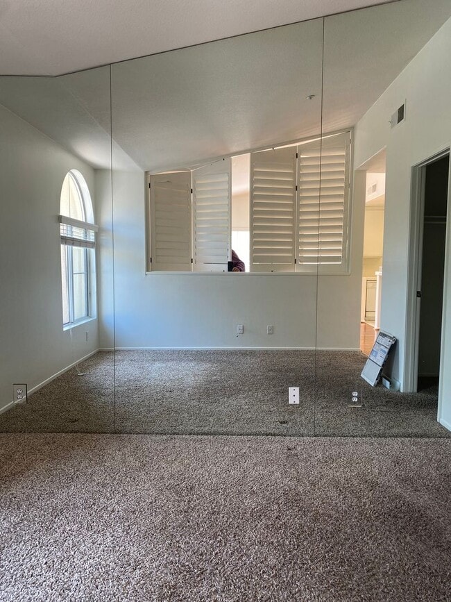 Building Photo - 1 Bedroom 1 Bathroom Available in Sierra V...