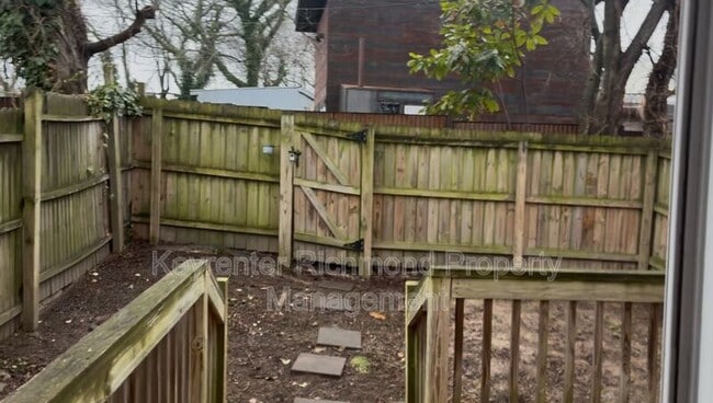 Building Photo - 2003 Cedar St