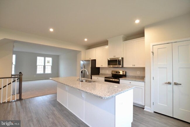 Building Photo - 30 Quebec Ct