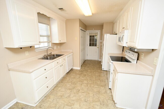 Building Photo - 107 Dorothy Ct