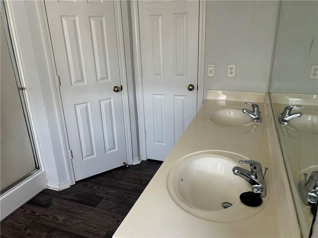 Building Photo - 1239 China Berry Ln