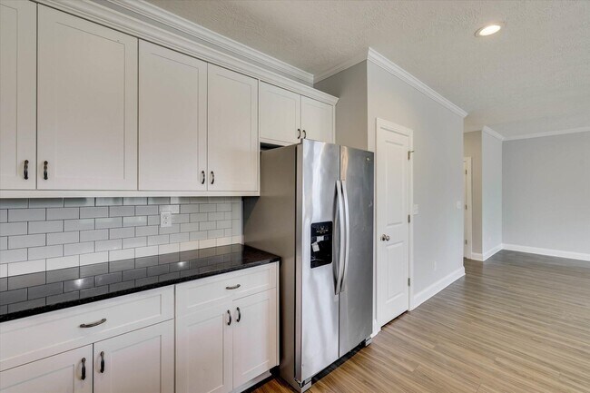 Building Photo - 445 Longmeadow Dr