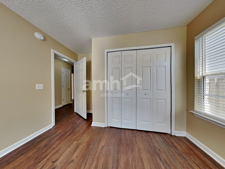 Building Photo - 64 Lancaster Way