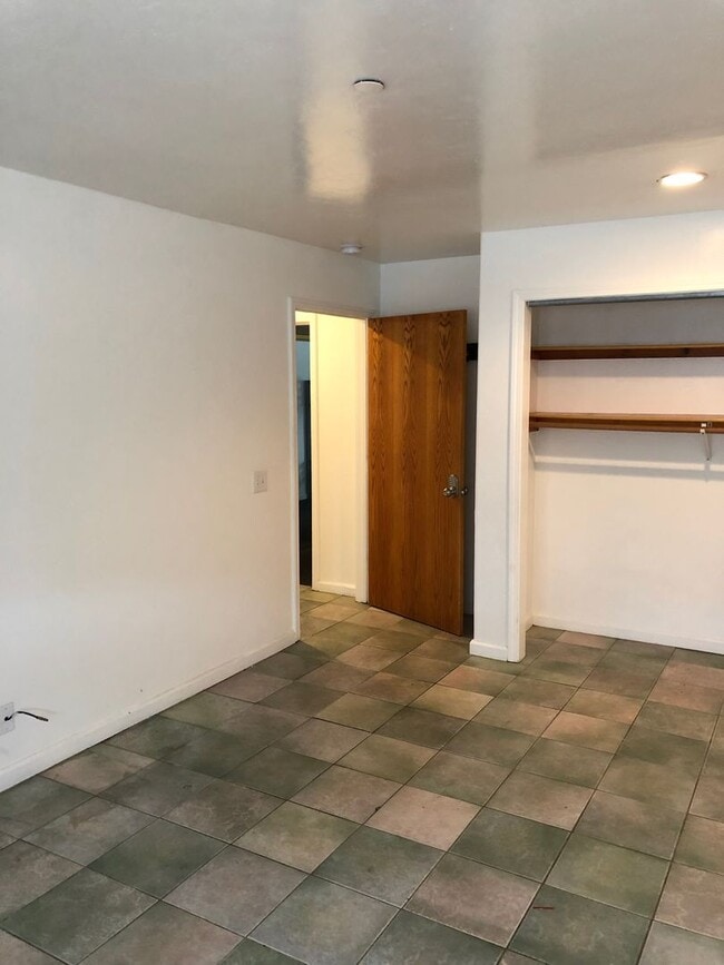 Building Photo - 6534 Del Playa Dr