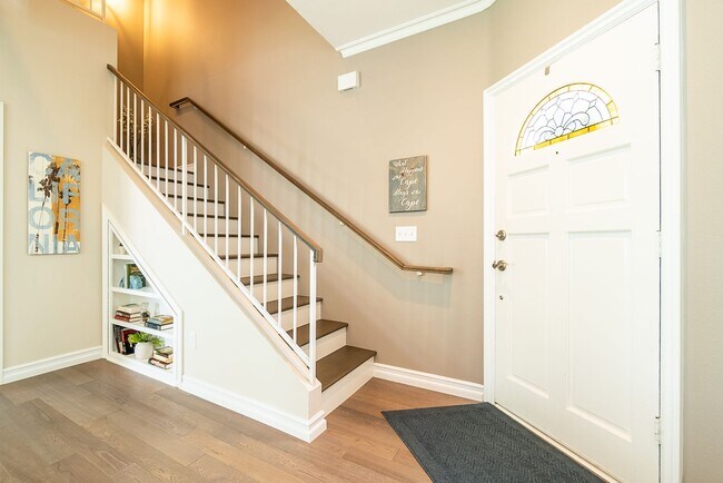 Building Photo - Quiet and Private 3 Bedroom Home in The Cape Community!