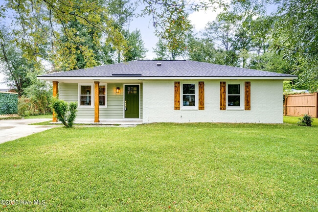 Primary Photo - 114 Candlewood Dr