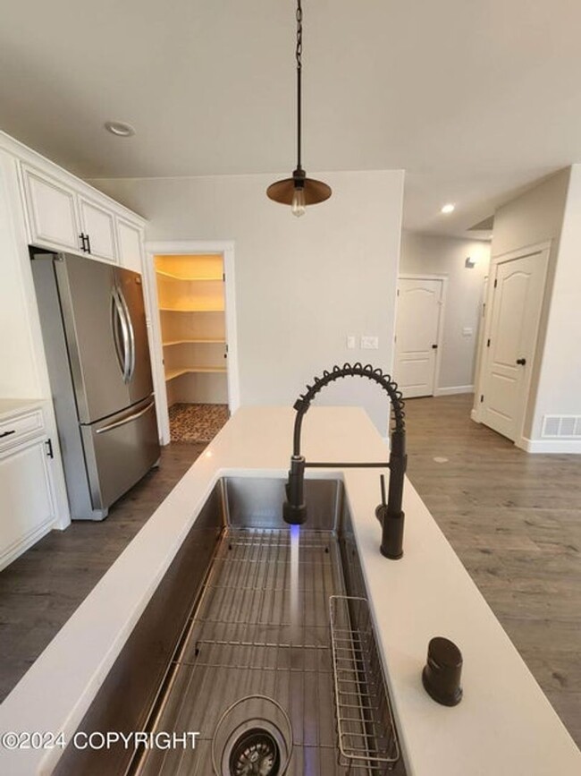 Building Photo - 6585 Beverly Hills Cir