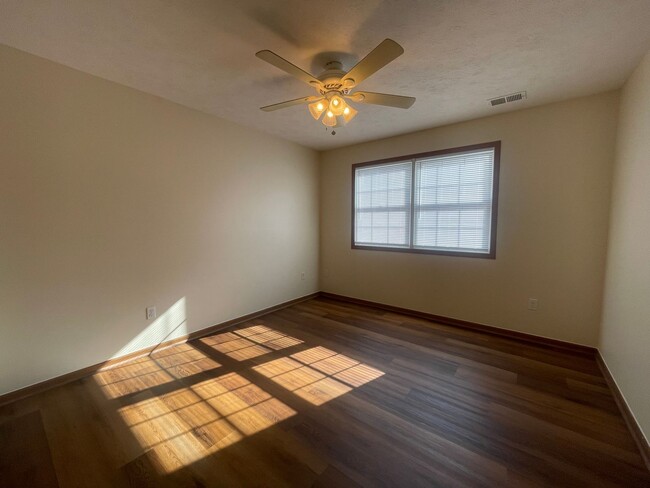 Building Photo - 2 Bedroom, 2 Bath Condo in Med Center area - Available 08/05/2026 (Pictures are NOT of this exact...