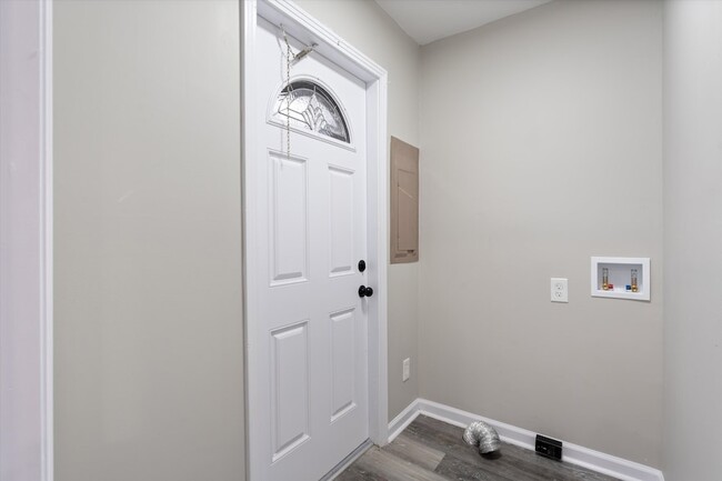 Building Photo - 2589 Bethwood Dr