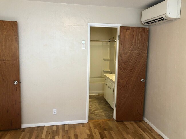 Building Photo - Updated 3 bedroom 1 1/2 bath home in a gre...
