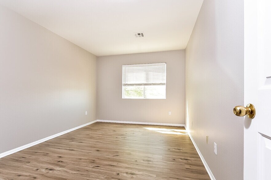 Building Photo - 9896 Erins Grove Ct
