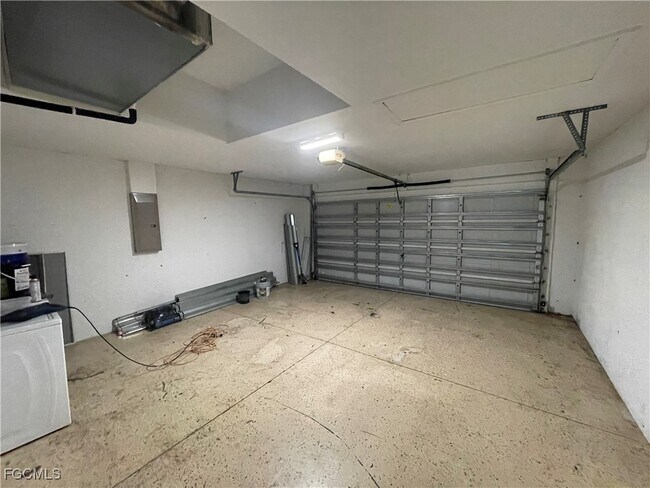 Building Photo - 1316 NE 20th Ave