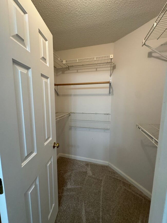 Building Photo - 2 bedroom 2 bath condo in Parkside Condos ...