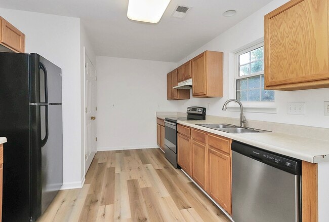 Building Photo - 1215 McAllister Dr