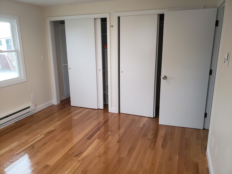 MBR his/hers closets - 48 Hauman St