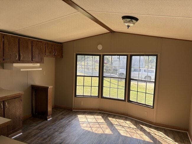 Building Photo - 2106 Cliffwood Rd