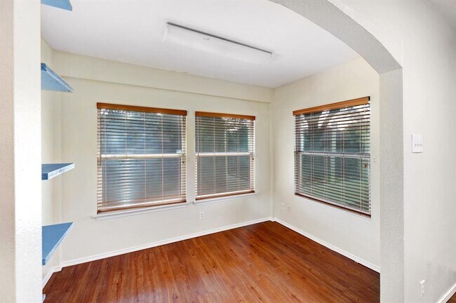 Building Photo - 301 Nicole Way