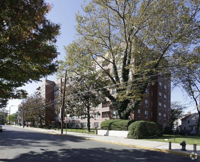 Building Photo - Belcrest House Apartments