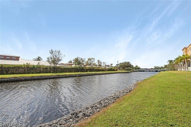 Building Photo - 700 Valley Stream Dr