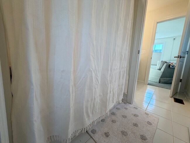 Building Photo - 1078 Delphi Ln