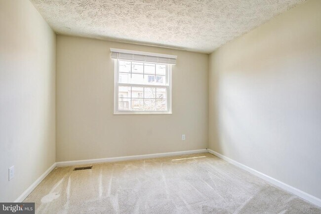 Building Photo - 6324 Lightburn Ct