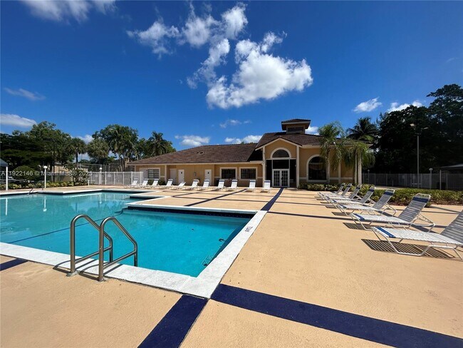 Building Photo - 301 Palm Way