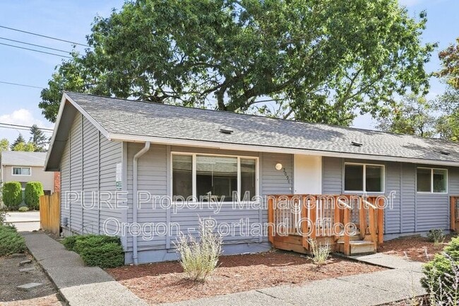 Building Photo - 2094 SE Pinelane St