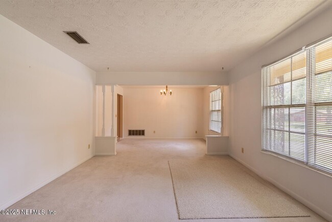 Building Photo - 1620 Bay Cir E