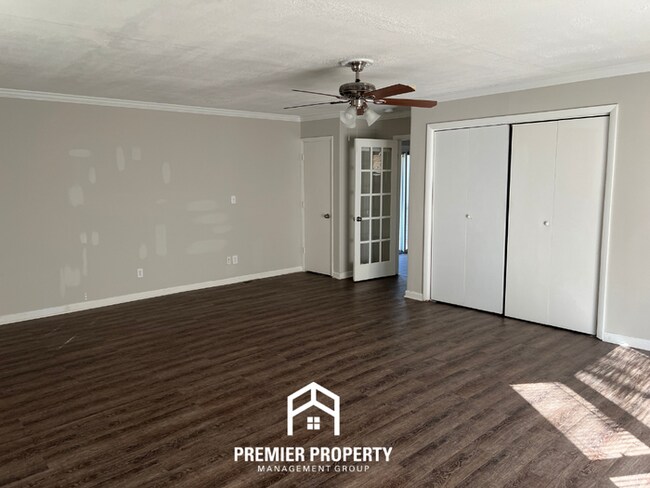 Building Photo - 2322 Rodgers Dr NE