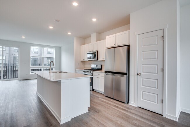 Building Photo - 382 Summit Cir