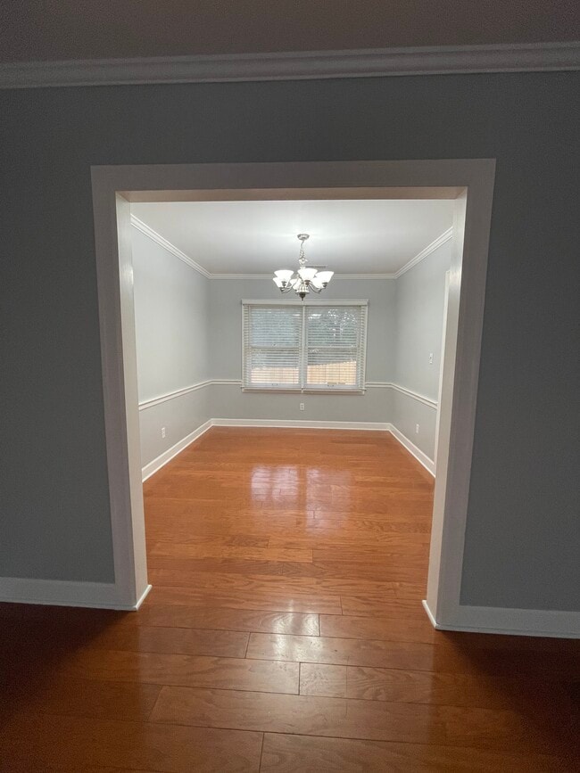 Building Photo - 1150 Horsemans Ln