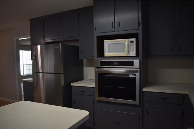 Building Photo - 3001 Sutton Dr