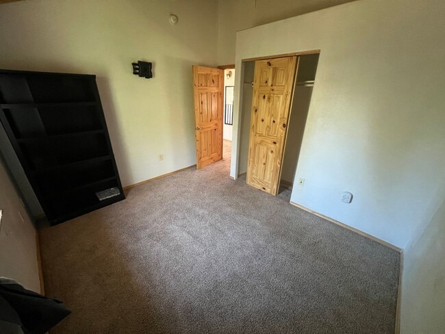 Building Photo - Century 21 Gold Rush - 2 bed, 1.5 bath (No...