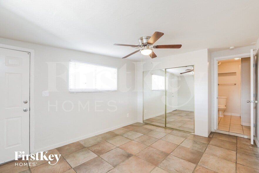 Building Photo - 3021 W Camelback Rd