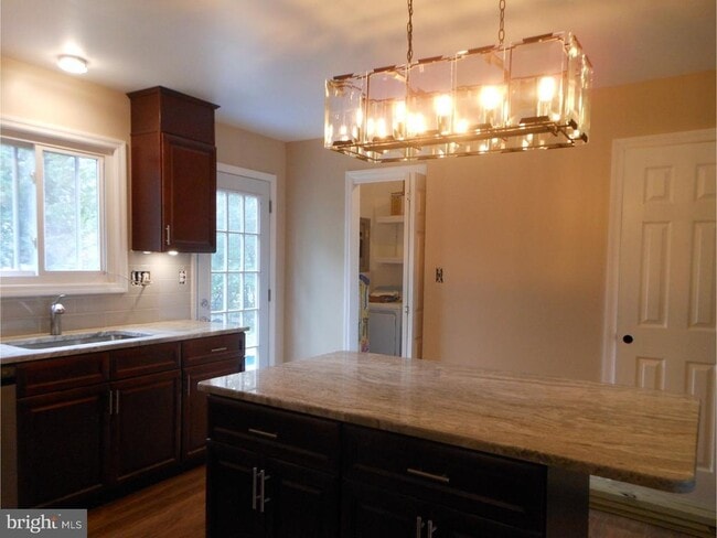 Building Photo - 17 5th Ave