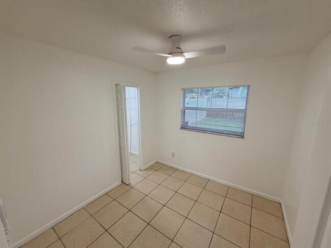 Building Photo - 2510 Sandalwood Dr