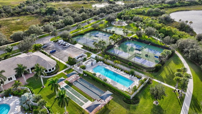 Building Photo - 11361 SW Pembroke Dr