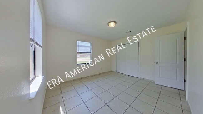 Building Photo - 144 Twin Trees Dr