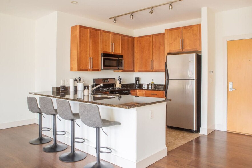 Building Photo - 1040 N Cass St