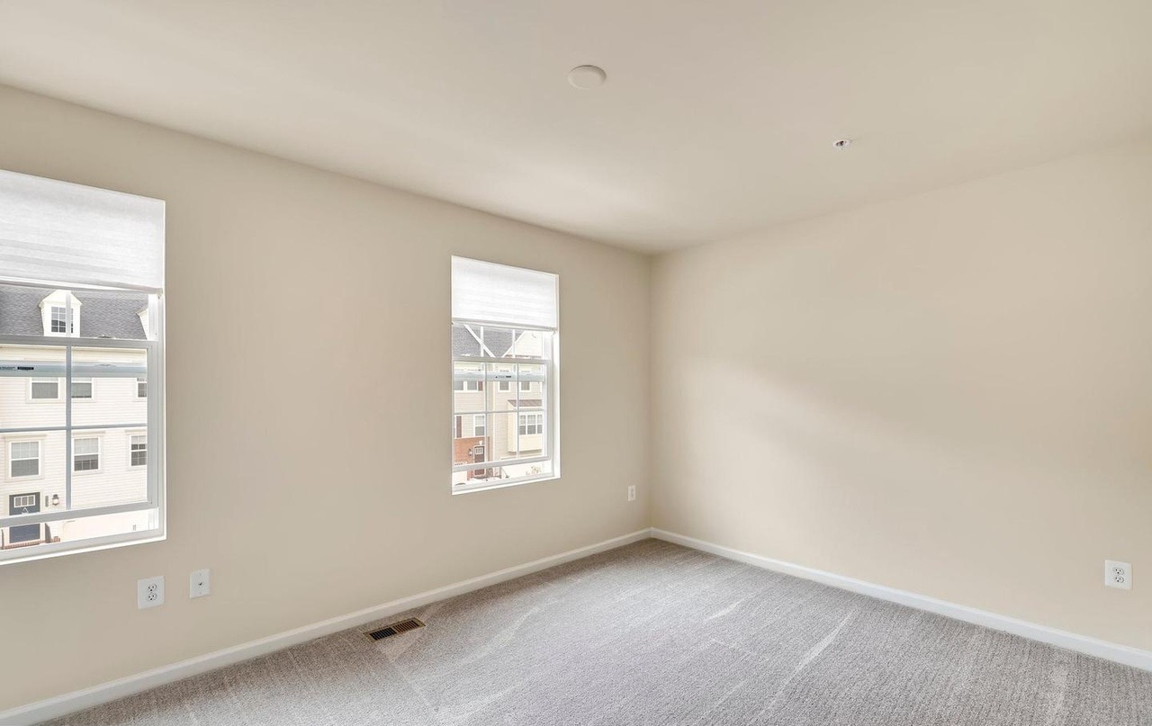 Building Photo - 8355 Daydream Cres