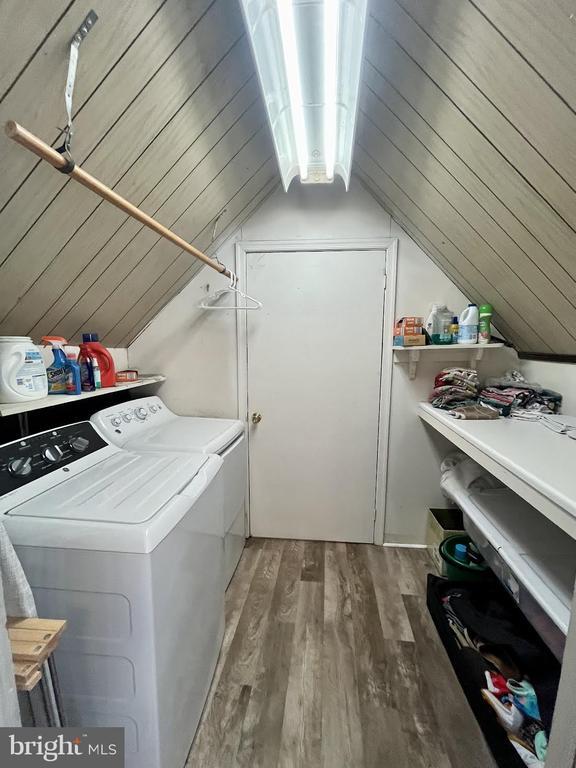 Building Photo - 125 Maple St