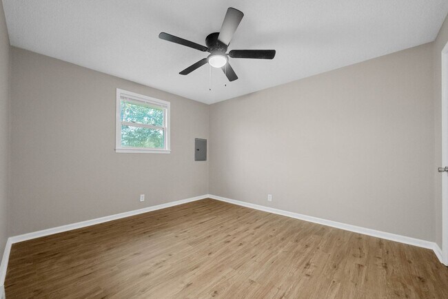 Building Photo - 114 Tandy Dr