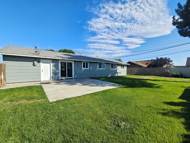 Building Photo - Renovated 4 Bedroom Home