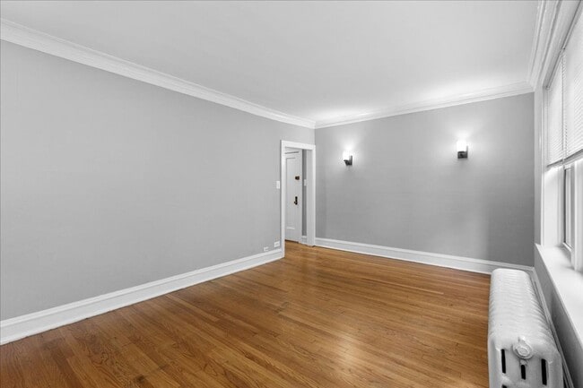 Building Photo - Large One Bedroom in Andersonville