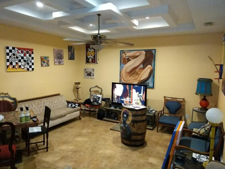 Sunken Livingroom - 601 N 16th St