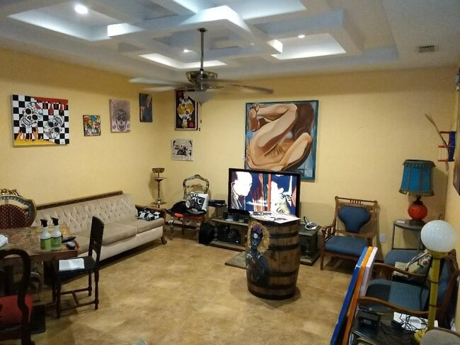 Building Photo - 601 N 16th St