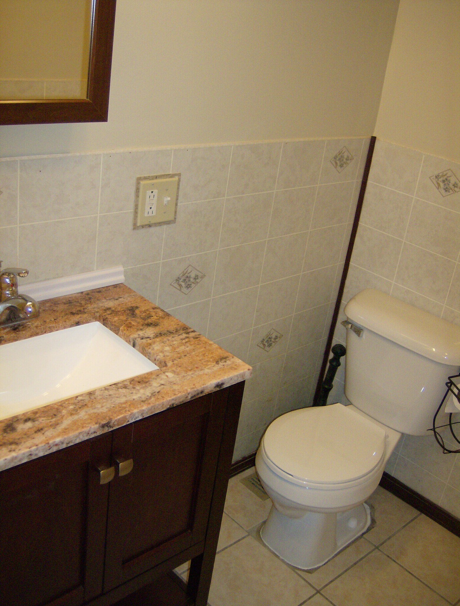 Building Photo - 488 Columbia Ave